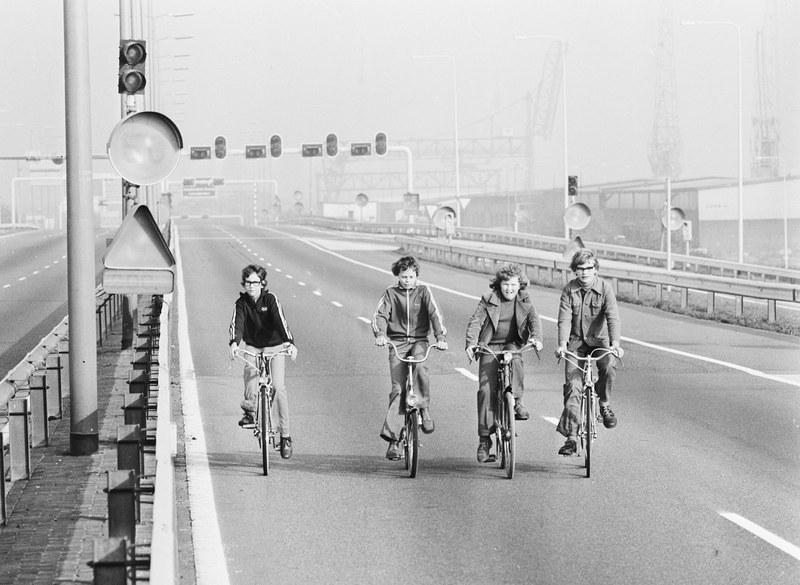 Illustration for article titled The Dutch rode horses on their highways during the 1970s oil crisis